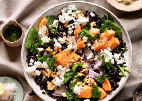 Linsen-Papaya-Salat mit Feta und Walnüssen